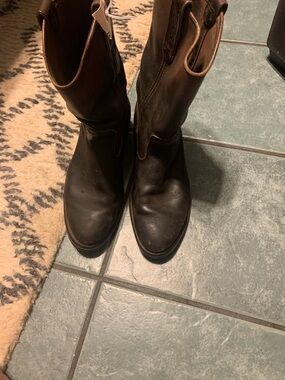 Classic Men's Brown Leather Cowboy Boots - Pull-On Western Style